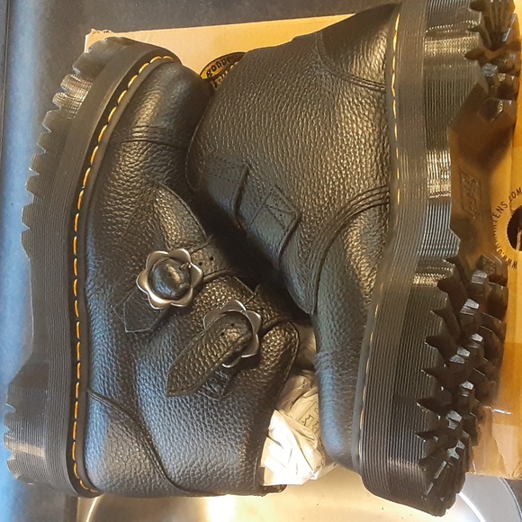 Dr. Martens - Picture 4 of 7